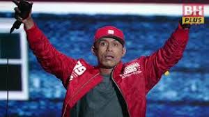 Malique too phat berkolaborasi dengan dj fuzz di album ko the mixtape. Altimet Nafi Serang Malique Dalam Lagu