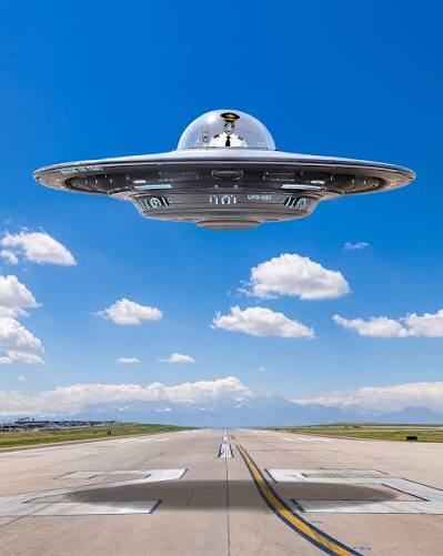 ⚠️THE IMAGE YOU SEE IS NOT A UFO BUT SWAMP GAS FROM A WEATHER BALLOON THAT  WAS TRAPPED IN A THERMAL POCKET AND REFLECTED THE LIGHT FROM VENUS⚠️  #WorldUFODay