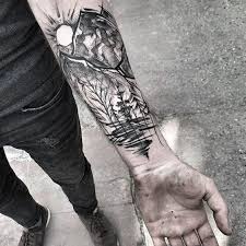 Schwarzes Unterarm Tattoo Wald Und Sonnenaufgang Gebirge Und Baume Coole Fur Manner Motive Tattoos In 2020 Tattoos Manner Unterarm Tattoo Tatowierung Fur Manner