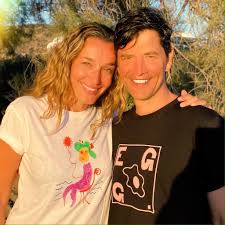 Όλες οι ειδήσεις, τα τελευταία νέα και η επικαιρότητα από το πιο αποκαλυπτικό ειδησεογραφικό site. Sakhs Roybas O Vintage Stixos Poy Afierwse Sthn Katia Zygoylh Znews