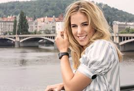 Außenseiterin ester ledecka holt in einem krimi völlig überraschend den olympiasieg in . Ester Ledecka Joins Richard Mille Fhh Journal