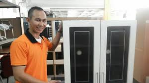 Kitchen set umumnya terbuat dari bahan multipex/plywood yang dilapisi hpl, namun ada juga kitchen set yang terbuat dari bahan aluminium. Catat Produk Kitchen Set Di First Target Image Diskon 40 Persen Loh Tribun Batam