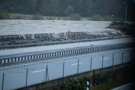 Die aktuelle wettervorhersage für kanton tessin mit temperaturen und niederschlagsprognose. Unwetter 2020 Schweizweit Geringe Schaden Trotz Schwerpunkten In Luzern Und Tessin Wsl