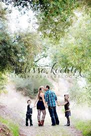 What A Typical Session Looks Like Clickin Moms Blog Helping You Take Better Pictures One Day At A Time Family Picture Poses Family Photoshoot Family Portrait Poses