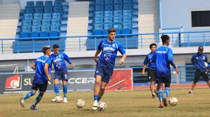 Klub berjuluk maung bandung ini menjadi salah satu klub terpopuler di indonesia dan salah satu dengan jumlah suporter. Pemain Persib Bandung Dilarang Pulang Radarbandung Id