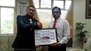 Kami warga jabatan pendidikan negeri johor dengan penuh tekad dan iltizam serta berpegang kepada slogan selangkah di hadapan (one step ahead), johor top 5, johor leads dan johor showcase berikrar dan berjanji akan menumpukan seluruh tenaga dan usaha kami untuk memastikan Kunjungan Hormat Jabatan Perangkaan Malaysia Negeri Johor
