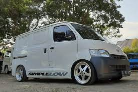 Selain tipe minibus, daihatsu juga menawarkan model gran max blind van. Blind Van Bergaya Stance