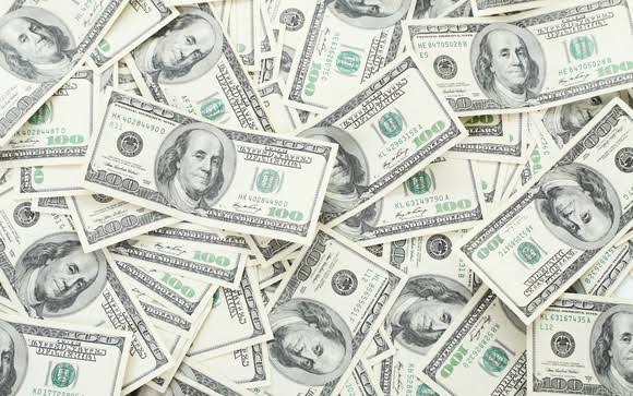 Why Now's a Good Time to Start Hoarding Cash | The Motley Fool