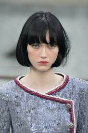 pony trendfrisur 2020 so cool ist der gringe in 2020 trendfrisuren frisuren mit pony styling kurzes haar