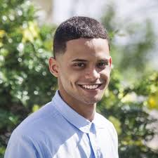 Discusión entre hermanos termina en tragedia en Levittown: uno de ellos  muere apuñalado en la residencia de su abuela. Se trata de Alexander Ivan  Martinez Ocasio de 31 años de edad, quien