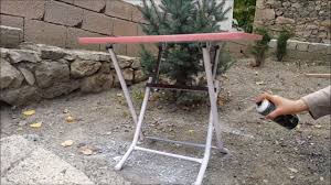 Bir cam masa, metal veya ahşap bir taban üzerinde duran bir raftan yapılabilir veya tamamen bu iki malzeme ile yapılabilir. Yapiskanli Folyo Ile Masa Nasil Yenilenir Youtube