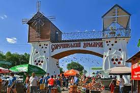Їх робили з польових квітів, гілок з ягодами і колосся пшениці. Na Poltavshini Gotuyutsya Do Vidkrittya Sorochinskogo Yarmarku Novinar Poltavshini