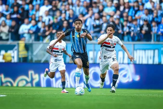 S&atilde;o Paulo perde de virada para o Gr&ecirc;mio no Brasileir&atilde;o