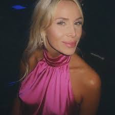 Katelyn Carl's Instagram, Twitter & Facebook