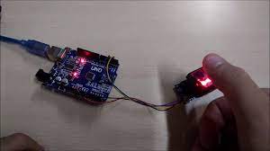 Holal buenas mi pregunta es como instalar un detector de movimiento pero a la vez mantener en conmutador o interruptor en común del detector, conectas neutro que lo tienes en el punto de luz( llevas otro cable desde allí al detector) ¿algún producto para evitar las huellas en acero inoxidable? Lector De Huellas Dactilares Para Arduino Youtube