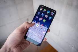 Handphone iphone adalah salahs atu smartphone yang dirancang dan diproduksi oleh apple inc. How China Rips Off The Iphone And Reinvents Android The Verge