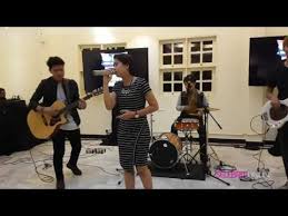 Ara af menyanyikan lagunya warkah untukku diiringi band di kg degong, sungai manik, perak bersempena dengan simfoni. Warkah Untukku Ara Af2016 Lagu Mp3 Planetlagu