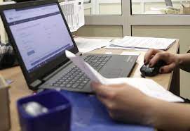 Η τηλεργασία την οποία αναγκαστήκαμε για λόγους δημόσιας υγείας να επιβάλουμε στο δημόσιο μας δίνει τη δυνατότητα να σκεφτούμε πως μπορούμε να την εντάξουμε με έναν πιο οργανωμένο τρόπο. Dhmosio Monimh Thlergasia Pws Me Poioys Ypallhloys 8a 3ekinhsei Xtypos Online
