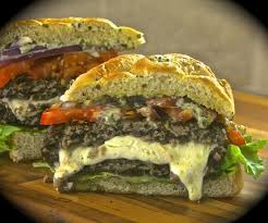 32 Burgers That Are Better Than A Girlfriend Avec Images Cuisine Recette Bon Appetit