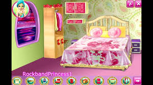 If you have the artistic vain in you then you will find your place decorating cakes or houses with shiny glitters and papers. 17 Barbie House Decoration Games Download