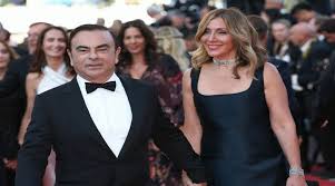 قرر غصن العثور على مخرج من الأزمة، خلال فترة الإقامة الجبرية، عندما قيل له إنه لن يُسمح بأي اتصال مع زوجته كارول. Ø§Ù„ÙŠØ§Ø¨Ø§Ù† ØªØ·Ù„Ø¨ Ù…Ù† Ø§Ù„Ø¥Ù†ØªØ±Ø¨ÙˆÙ„ Ø¥ØµØ¯Ø§Ø± Ù…Ø°ÙƒØ±Ø© Ø§Ø¹ØªÙ‚Ø§Ù„ Ø¨Ø­Ù‚ Ø²ÙˆØ¬Ø© ÙƒØ§Ø±Ù„ÙˆØ³ ØºØµÙ† Ø¬Ø±ÙŠØ¯Ø© Ø­Ø§Ø¨ÙŠ