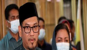 Datuk seri ahmad faizal azumu is no longer perak's chief minister after losing out during a vote of confidence today. Bersatu Former Minister Datuk Seri Ahmad Faizal Azumu