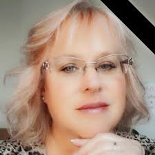 Can you see a face in this wall decoration?