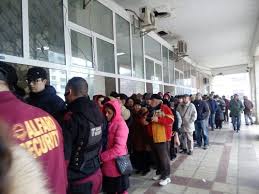 Casieriile direcţiei impozite şi taxe din cadrul primăriei craiova sunt deschise publicului, începând de astăzi, în total fiind șapte puncte unde craiovenii își pot plăti dările către stat. GalaÅ£i AglomeraÅ£ie In Prima Zi De PlatÄƒ A News Ro