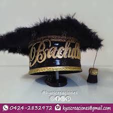 Birretes Glam Birretepersonalizado Birretedecorado Graduationcap Fashion Kyos Hechoamano Hechoenvenezuela Idea Creativas Handcraft Party