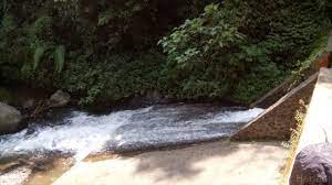 Coban siuk malang menghadirkan panorama khas pegunungan di kanan kiri, ditambah derasnya guyuran air terjun untuk meuju ke coban siuk, akses jalan yang perlu dolaners lalui terbilang cukup mudah. Jalan Di Air Terjun Coban Siuk Picture Of Coban Siuk Malang Tripadvisor