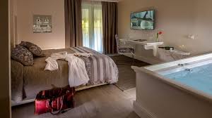 This marvelous urban setting and favorite evening hangout is named after the spanish embassy located in front of the massive column of the. Hotel My Secret Spagna Rom Bei Hrs Gunstig Buchen