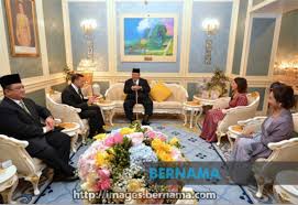 This edition was published in 1984 by arkib negara malaysia in kuala lumpur. Majlis Agama Dan Istiadat Melayu Perlis Raja Perlis Terima Mengadap Hormat Pesuruhjaya Tinggi Australia Ke Malaysia