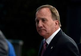 Det här steget innebär bland annat att tåg, bussar och annan långväga kollektivtrafik kan ta emot passagerare med full kapacitet igen. Misstrauensvotum In Schweden Ministerprasident Lofven Gesturzt