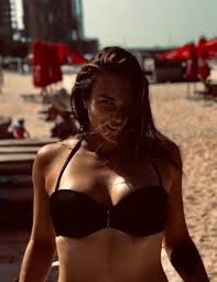 Gioca come attaccante da fondocampo e il suo punto di forza è servizio e potenza. Kudermetova Sabalenka Hot And Top Instagram Pictures Also In Bikini And At The Beach Tennis Tonic News Predictions H2h Live Scores Stats