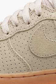 Nike has dropped another crispy pair of the air force 1 that comes dressed in a white, blue void, and gum medium brown color scheme. Women S Nike Air Force 1 Hi Suede Gum Nike Snkrs
