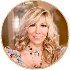 Victoria Cummins's Instagram, Twitter & Facebook