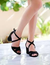 Linda Siyah Suet Capraz Bantli Topuklu Sandalet Ilkbahar Ve Yaz Aylarinin Vazgecilmezi Sandaletler Artik Topuklu Modelleriy Sandalet Topuklu Sandalet Stiletto