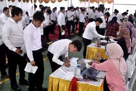 Jumlah keseluruhan soal cpns 2021 skd ini adalah 125 butir soal pilihan ganda dalam bentuk online dan offline yang bisa sobat download secara gratis. 7 Fakta Pendaftaran Cpns 2021 Ada Untuk Lulusan Sma Okezone Economy
