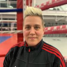 Amanda Kesselring's Instagram, Twitter & Facebook