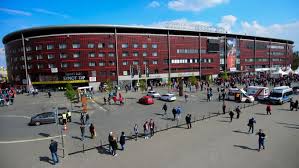 Sinobo stadium je fotbalový stadion v pražských vršovicích v oblasti takzvaného edenu.s kapacitou 19 370 sedících diváků je to největší a nejmodernější fotbalový stadion v česku. Uz Ne Eden Arena Stadion Slavie Ve Vrsovicich Se Bude Jmenovat Sinobo Stadium Aktualne Cz
