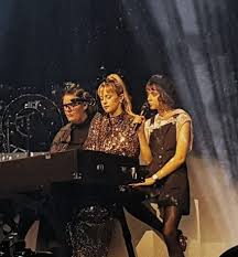 Produced by safia nolin & pomme. Pomme Source On Twitter Photos Pomme Etait L Invitee D Angele Lors Du Broltour Pour Deux Dates A Bercy Elles Ont Chante La Chanson De Pomme On Brulera Avec Egalement Safia Nolin Https T Co Olq0vp5une