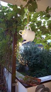einzigartige diy gartendeko mit giesskanne und led lichterkette weihnachtsdekoration ideen weihnachtsbeleuchtung dekoration