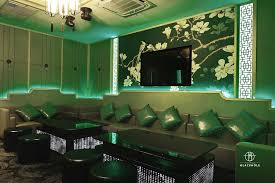 Let the music take control as we belt out our favorite tunes in the karaoke room! 🎤🍸 ▪️Xintiandi Room Blackhole Premium Club Fatmawati 📍One Belpark Mall, L3 📞 RSVP +62 857 8068