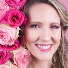 Meet our “bloomtiful” office manager Kyla!! 🌸 She's the one who will greet  you