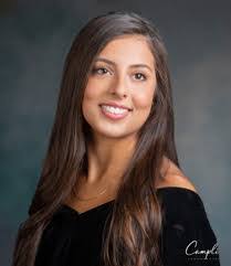 Ellie Pinto's Instagram, Twitter & Facebook