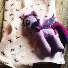 Mi Piace 52 Commenti 5 Silvia Raccontatimamma Ratabirata Su Instagram Legami Lunghi Una Vita Sappiamo C Dinosaur Stuffed Animal Dinosaur Animals