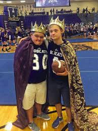 Hallsville seniors, best friends share 2016 homecoming crown