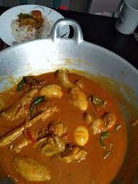 It is originally from west sumatra (padang). Namakucella Gulai Ayam Telur Rebus Lauk Nasi Dagang