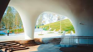 Zaryadye park is a landscape urban park located adjacent to red square in moscow, russia, on the site of the former rossiya hotel. Park Zaryade Chto Smotret Chasy Raboty Kak Doehat