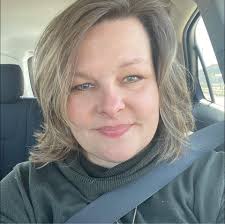 Are there any clear beaches near Navarre?